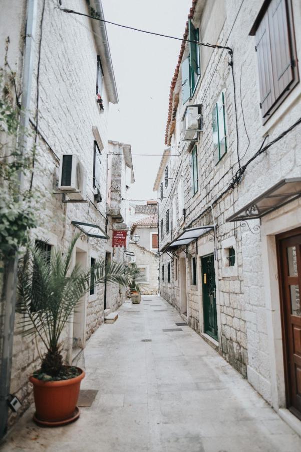 Luka'S Amber Rooms In The Center Of Trogir Bagian luar foto