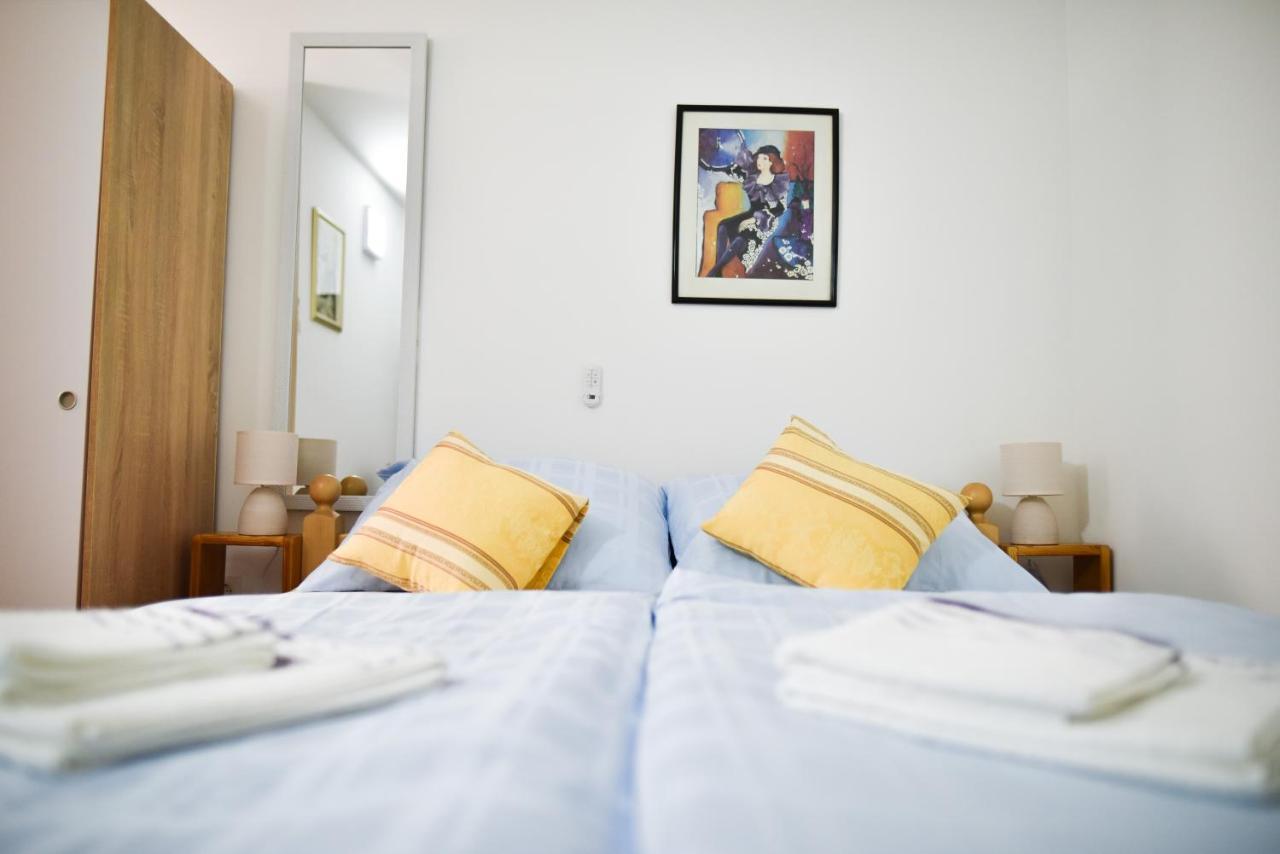 Luka'S Amber Rooms In The Center Of Trogir Bagian luar foto